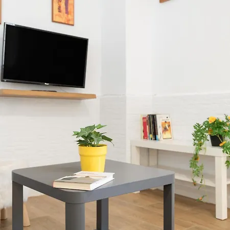 Mayo B Apartment